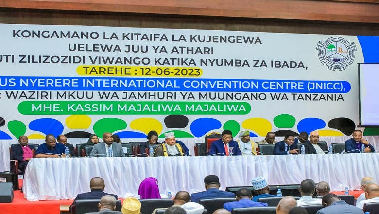 ​HAYA NDIO MAAGIZO YA MAZINGIRA ALIYOYATOA WAZIRI MKUU KWA WAKUU WA MIKOA KOTE NCHINI. cover image